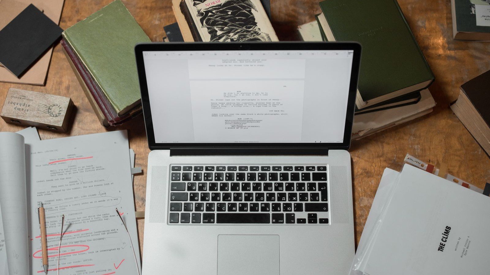 Writer desk with laptop and notes for writing content for AI search engines